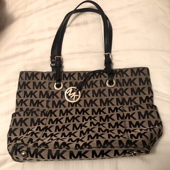Medium Michael Kors bag - Picture 1 of 7